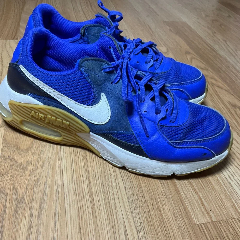 Nike Air Max Excee Men 9 Blue Navy White Gum HM4751-445 Low Top Sneakers